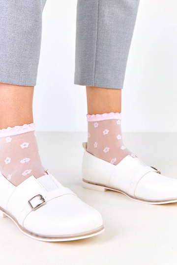 Valged naiste poolsaapad...