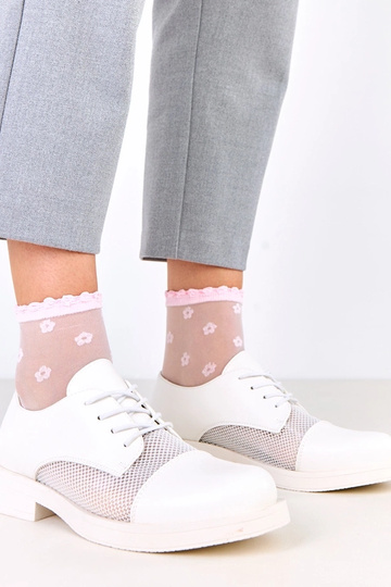 Valged naiste poolsaapad...