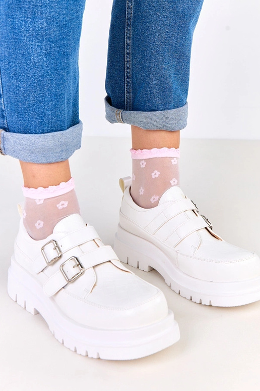 Valged poolsaapad massiivse tallaga,...