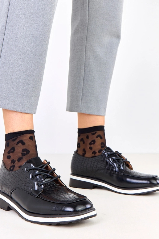 Mustad poolsaapad reljeefiga ja...