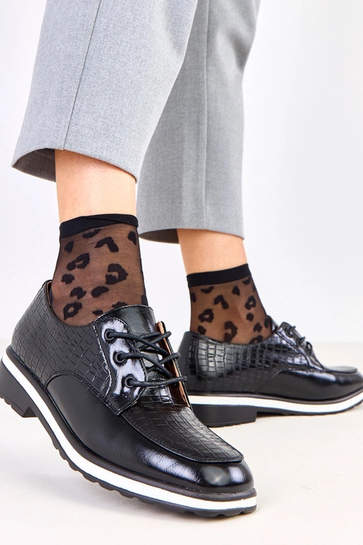 Mustad poolsaapad reljeefiga ja...