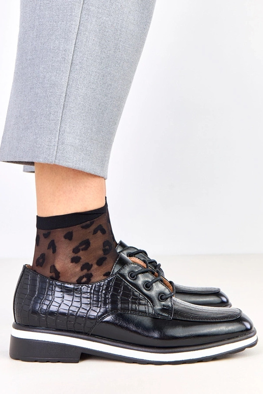 Mustad poolsaapad reljeefiga ja...