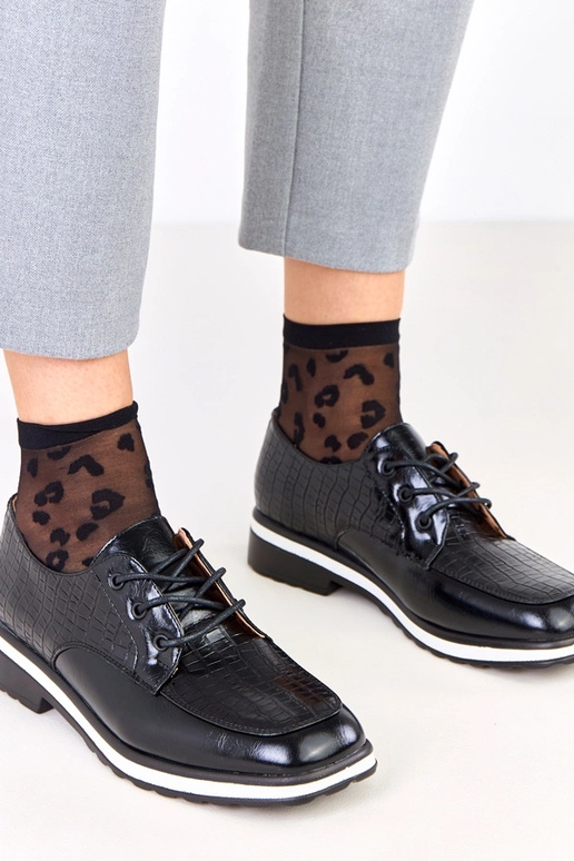 Mustad poolsaapad reljeefiga ja...