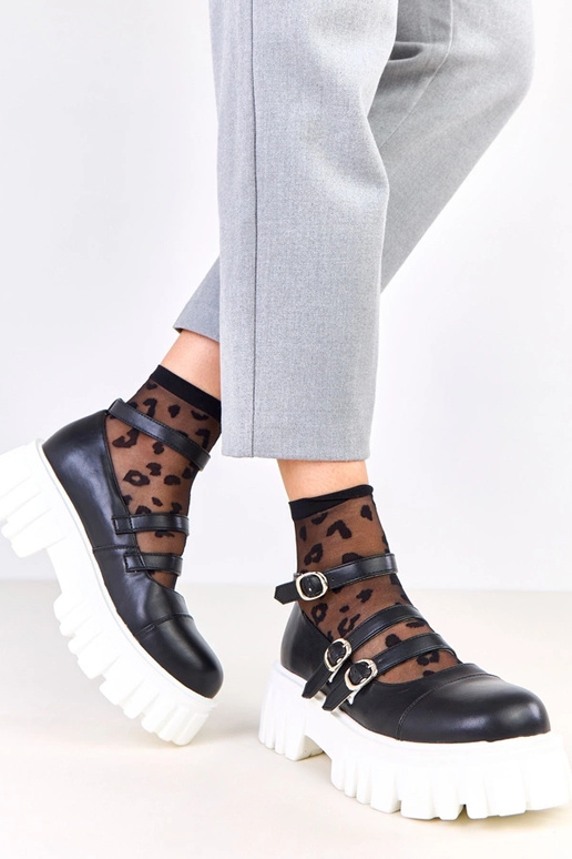 Mustad poolsaapad traktoritüüpi...