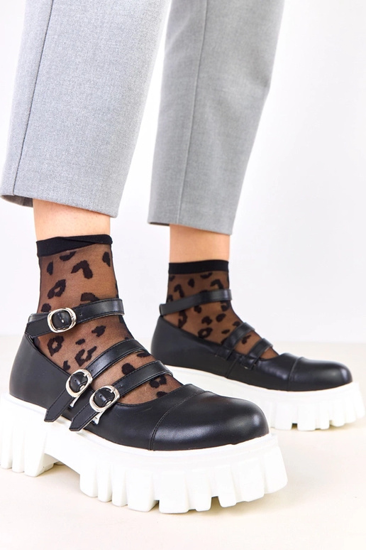 Mustad poolsaapad traktoritüüpi...