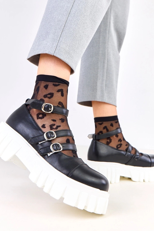 Mustad poolsaapad traktoritüüpi...