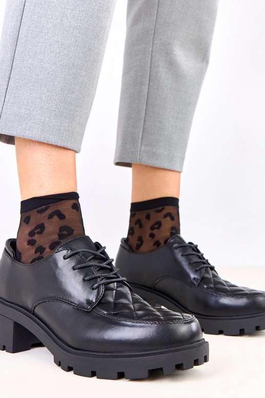 Mustad poolsaapad tikitud sisetükiga...