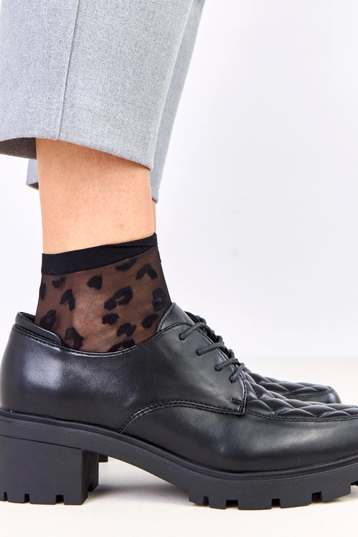 Mustad poolsaapad tikitud sisetükiga...