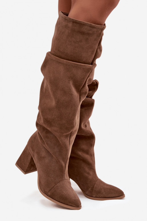 Kortsus pika säärega saapadPealturalnego seemisnakhsedu kõrge jämeda kontsaga voodriga Zazoo 4228 pruunid värvi