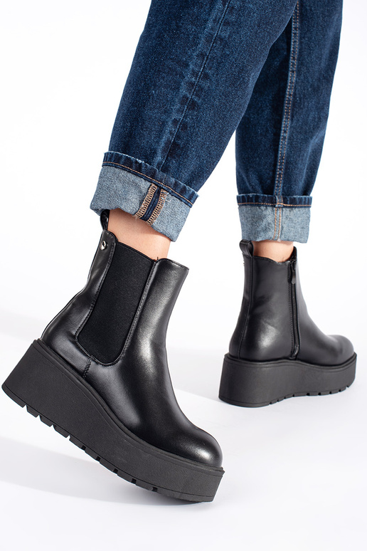 msuud Pealiste saapad kiilu peal