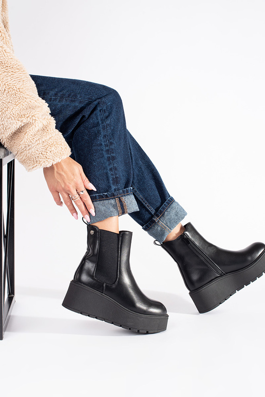 msuud Pealiste saapad kiilu peal