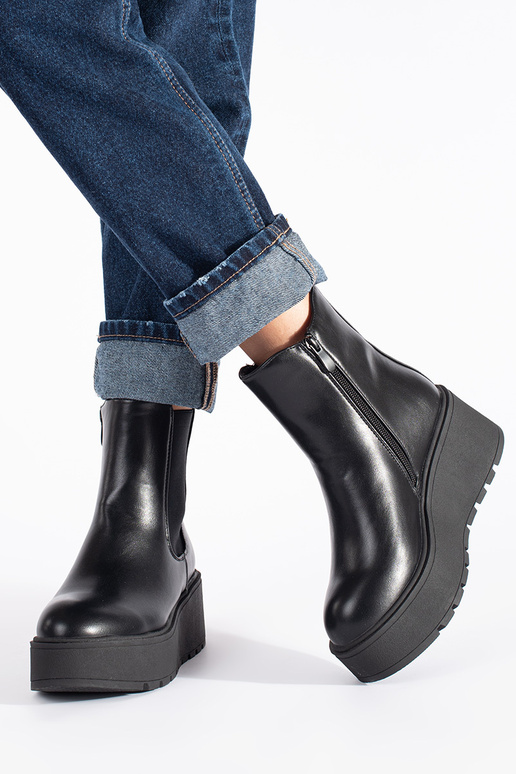 msuud Pealiste saapad kiilu peal