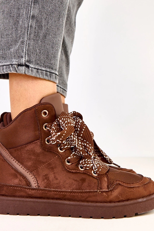 Kliivise pruunid spordijalatsid...