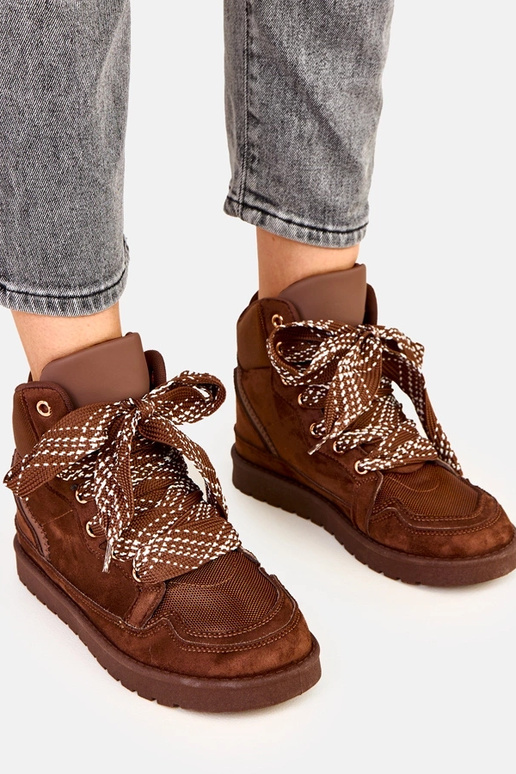 Kliivise pruunid spordijalatsid...