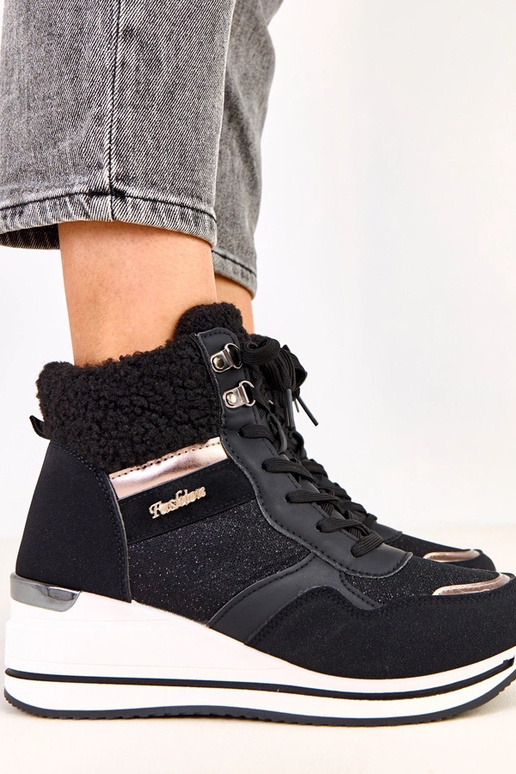 Rolinda mustad soojad spordijalatsid...