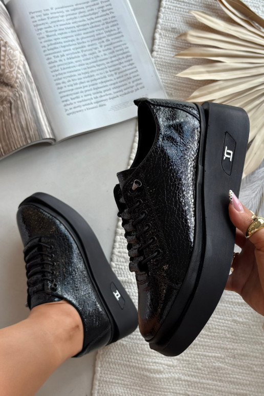 Läikivad naturaalnahast naiste poolsaapad platvormiga Artiker 57C2041, must