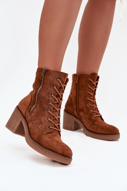 Paressa pruunid pehmendatud saapad lipsude ja lukudega