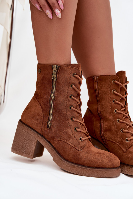 Paressa pruunid pehmendatud saapad lipsude ja lukudega