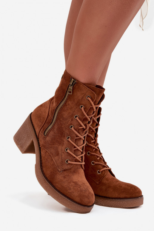 Paressa pruunid pehmendatud saapad lipsude ja lukudega