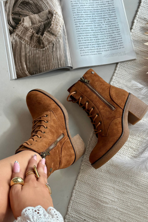 Paressa pruunid pehmendatud saapad lipsude ja lukudega