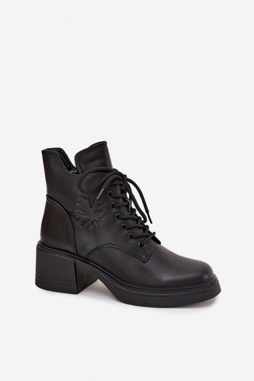 Naiste naturaalsest nahast saapad klotsikestega, soojustatud, Vinceza 39950 musta värvi