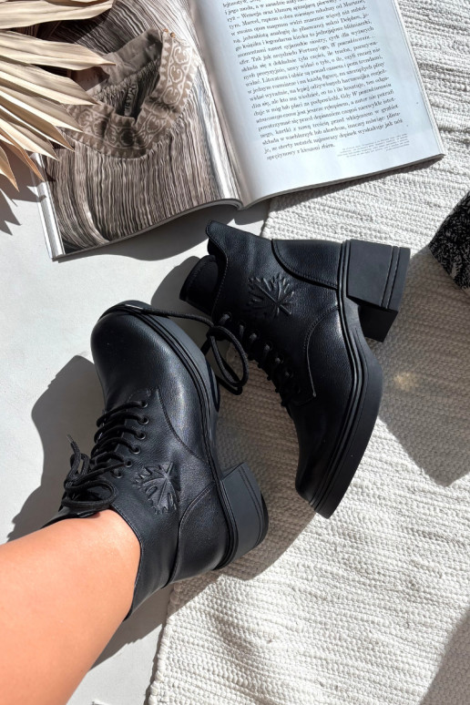 Naiste naturaalsest nahast saapad klotsikestega, soojustatud, Vinceza 39950 musta värvi