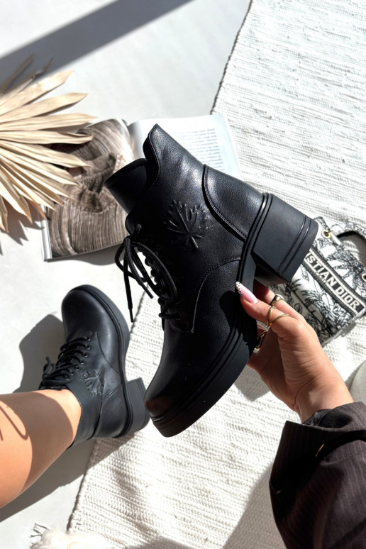 Naiste naturaalsest nahast saapad klotsikestega, soojustatud, Vinceza 39950 musta värvi