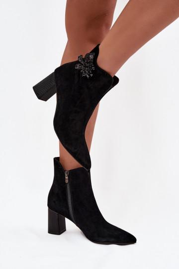 seemisnakhsed Pealiste poolsaapad kaunistustega D&A CR52-686 msuud