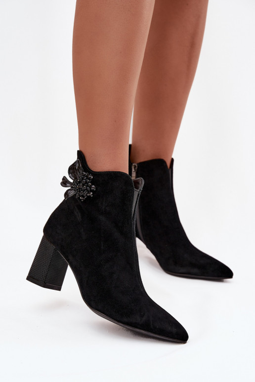 seemisnakhsed Pealiste poolsaapad kaunistustega D&A CR52-686 msuud