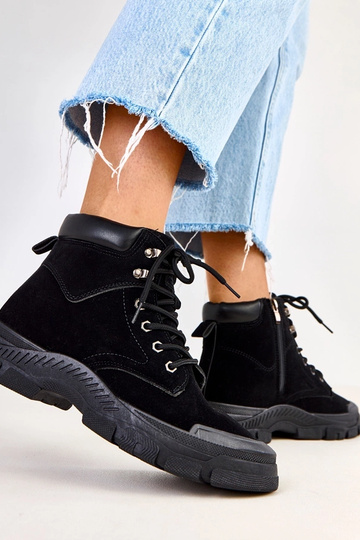 Mustad naiste kunstnahast...