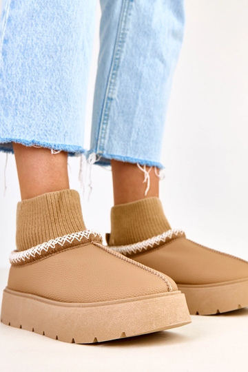 Pruunid lume saapad sokki...