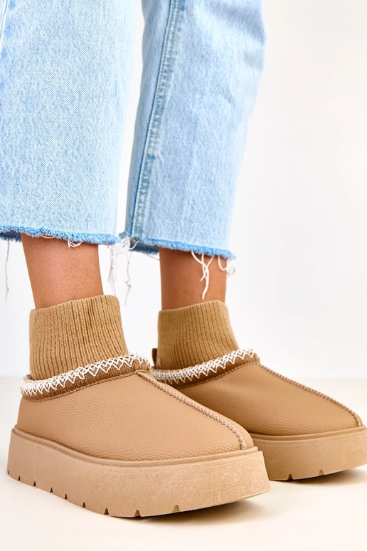 Pruunid lume saapad sokki kujulise...