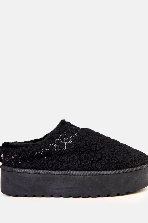 Mustad madalad lume saapad platvormil...