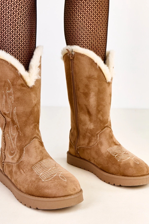 Tumedat liivakarva lume saapad...