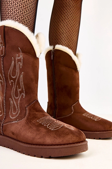 Pruunid lume saapad...