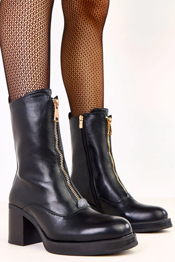 Mustad kontsasaapad...