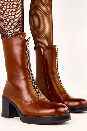 Pruunid kontsasaapad...