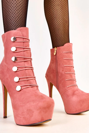 Roosad kontsasaapad...