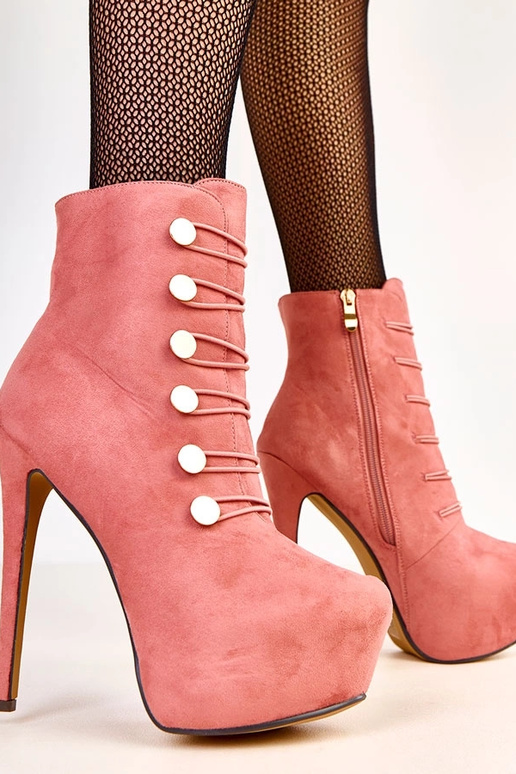 Roosad kontsasaapad kuldsete...