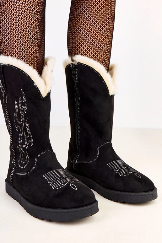 Mustad lume saapad tikandiga varrukal...