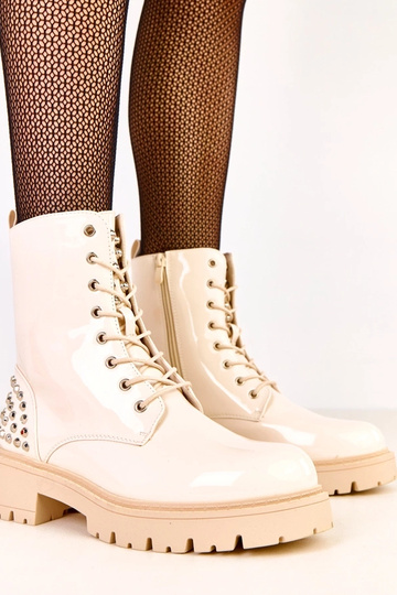 Liivakarva lakitud saapad... 2