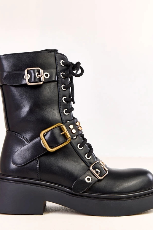 Mustad naiste saapad sädelevate...