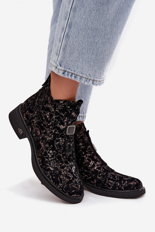 Pealiste poolsaapadPealturalnego seemisnakhsedu Sellel ondala kontsaga D&A CR52-713 must ja pruun