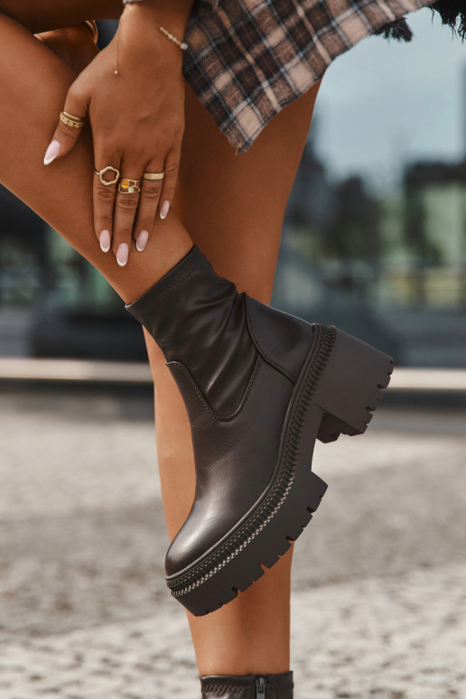 Naiste poolsaapad massiivsete kontsade ja platvormiga pruuni värvi eko nahast Elvianne Naiste poolsaapad massiivsete kontsade ja platvormiga pruuni värvi eko nahast Elvianne