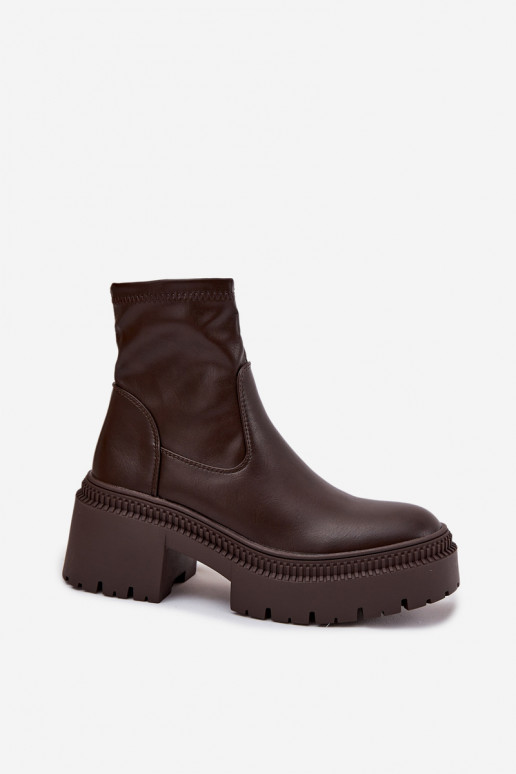 Naiste poolsaapad massiivsete kontsade ja platvormiga pruuni värvi eko nahast Elvianne Naiste poolsaapad massiivsete kontsade ja platvormiga pruuni värvi eko nahast Elvianne