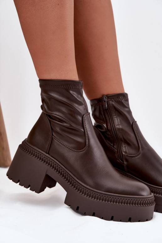 Naiste poolsaapad massiivsete kontsade ja platvormiga pruuni värvi eko nahast Elvianne Naiste poolsaapad massiivsete kontsade ja platvormiga pruuni värvi eko nahast Elvianne