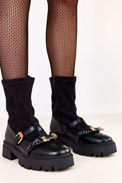 Mustad trekkingu saapad karu ja...