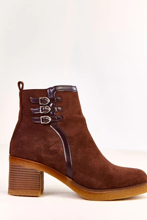 Pruunid saapad kontsaga, kaunistatud...