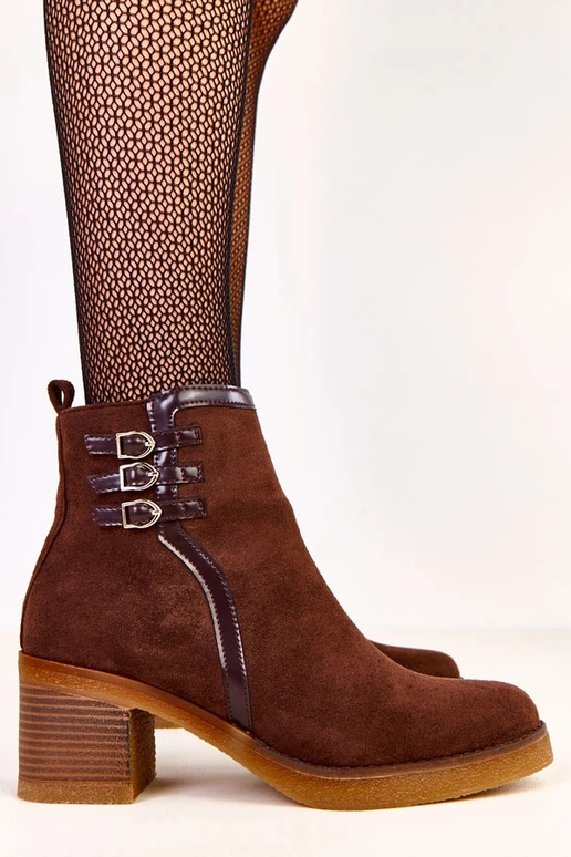 Pruunid saapad kontsaga, kaunistatud...