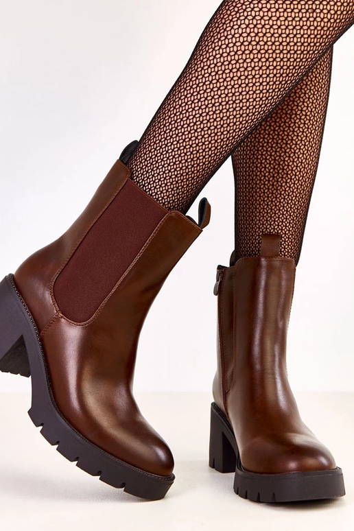 Pruunid saapad kontsaga elastse...